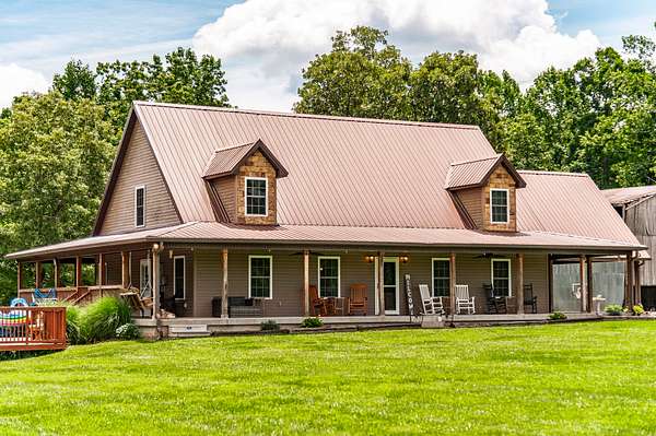 11.6 Acres of Land with Home for Sale in Westmoreland, Tennessee