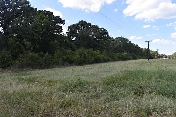 10 Acres of Residential Land for Sale in Cayuga, Texas