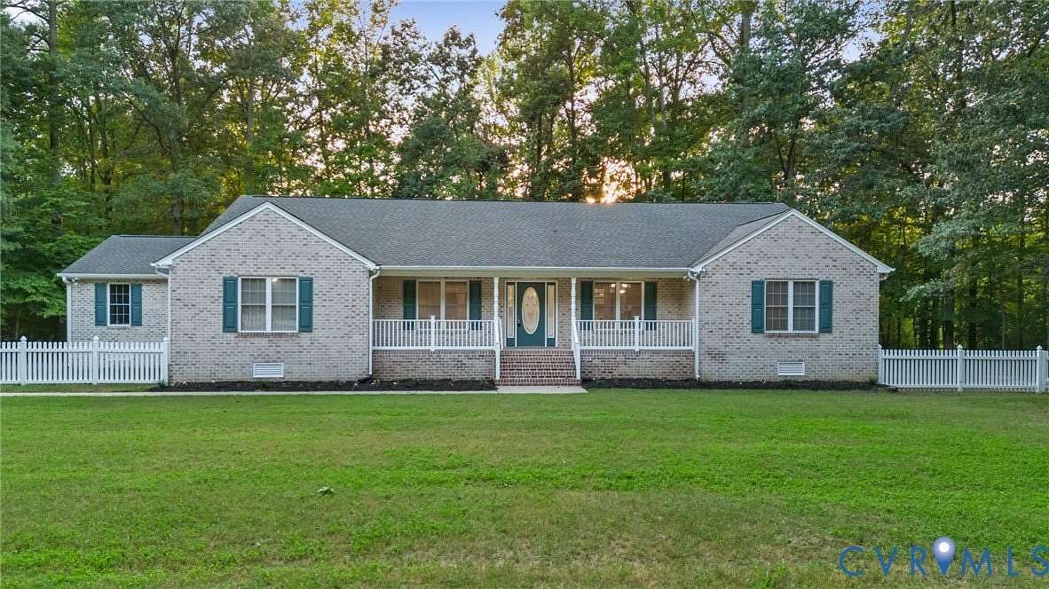 4.7 Acres of Land with Home for Sale in Mechanicsville, Virginia