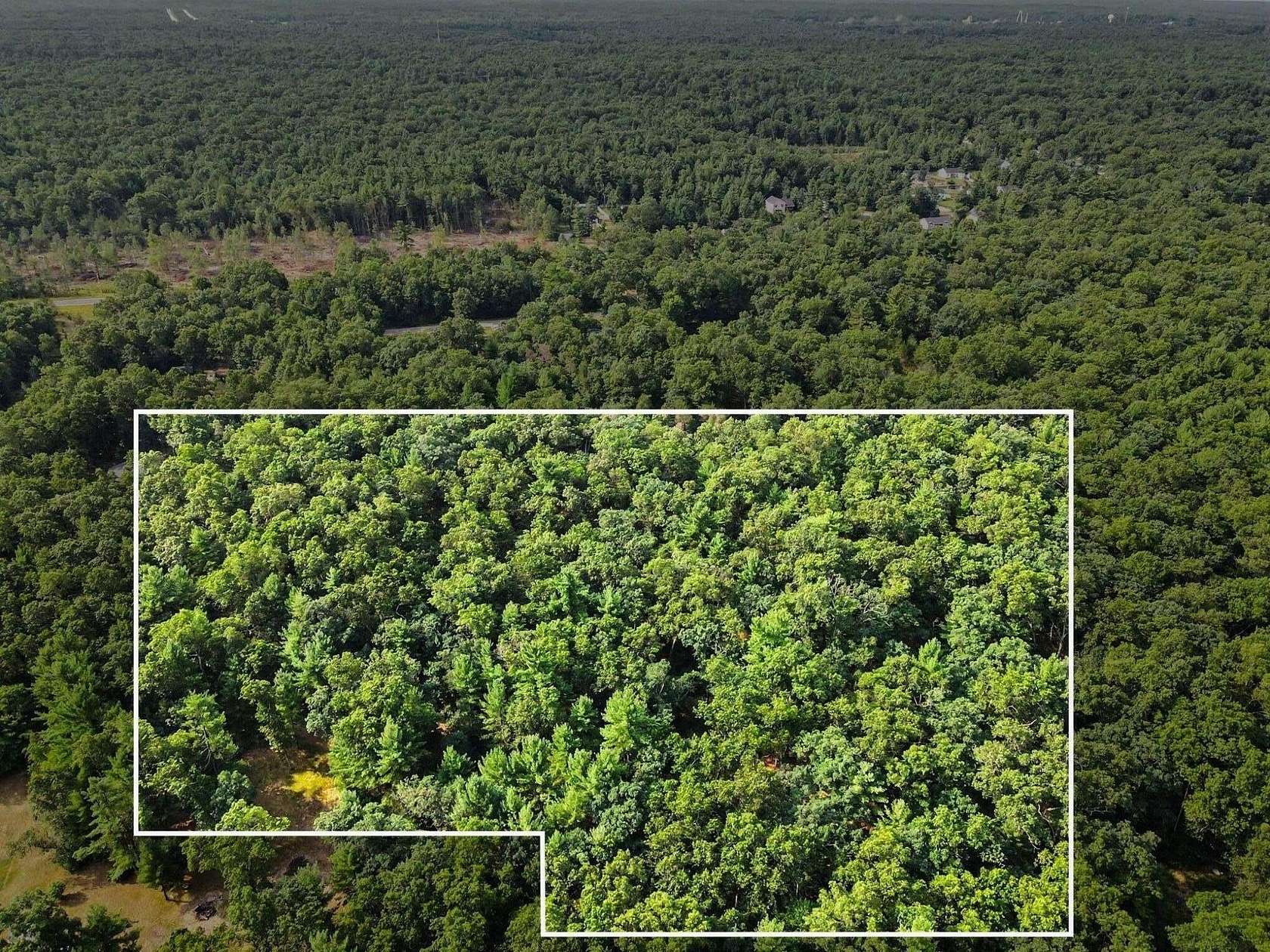 0.92 Acres of Residential Land for Sale in Twin Lake, Michigan