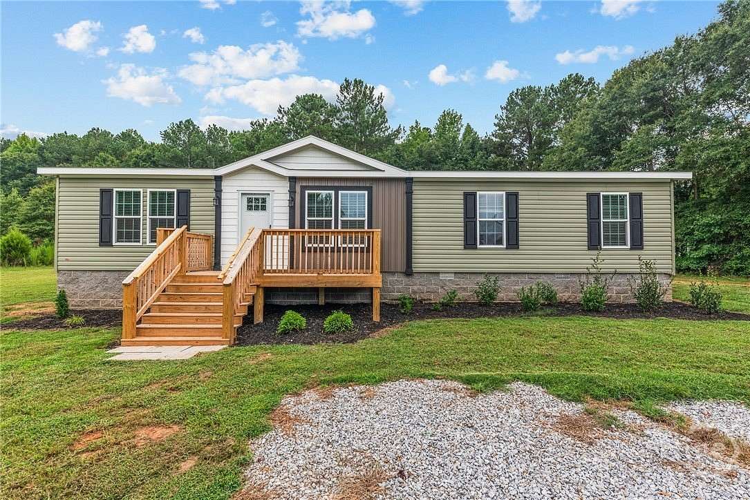 2 Acres of Land with Home for Sale in Colbert, Georgia