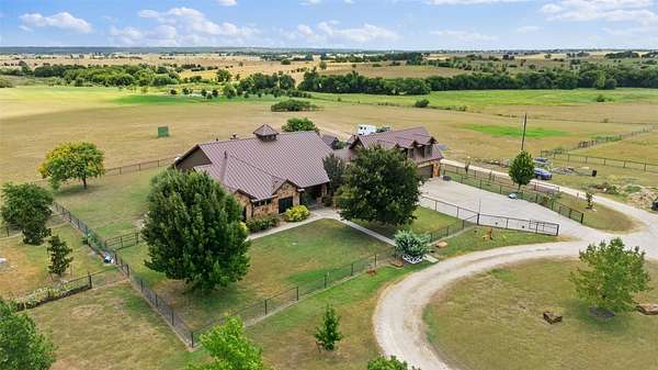 52.8 Acres of Land with Home for Sale in McGregor, Texas