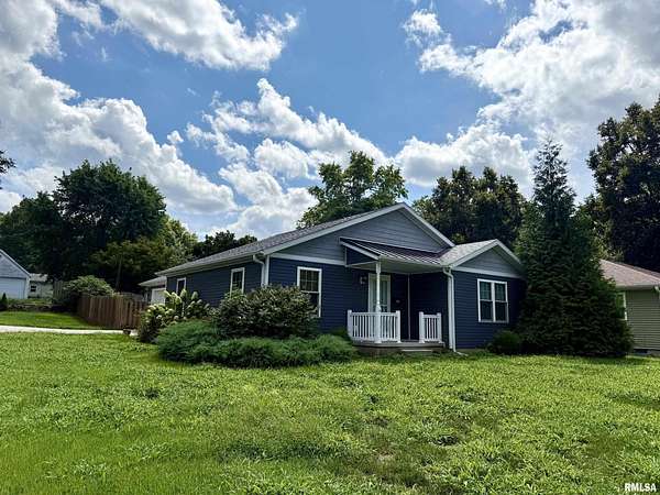 19 Acres of Land with Home for Sale in Petersburg, Illinois