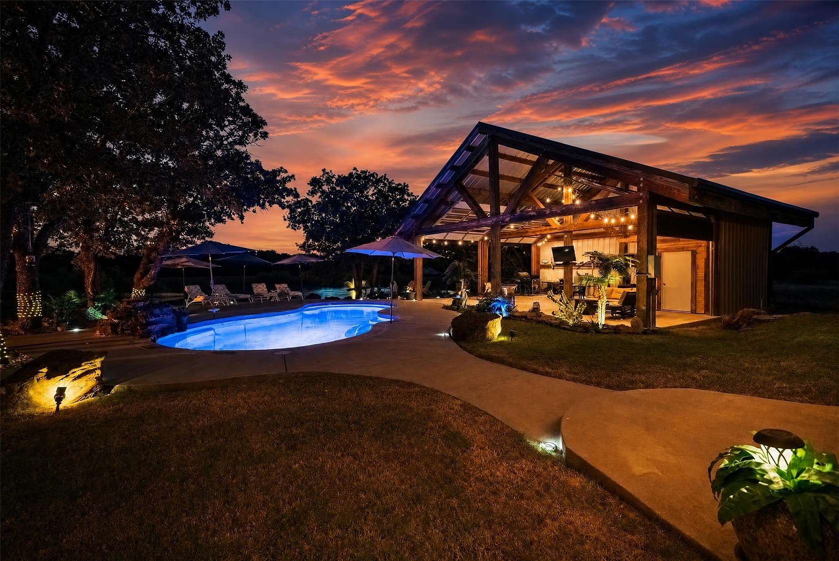 101 Acres of Land with Home for Sale in Loving, Texas