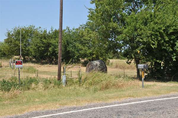 11 Acres of Land for Sale in Leonard, Texas
