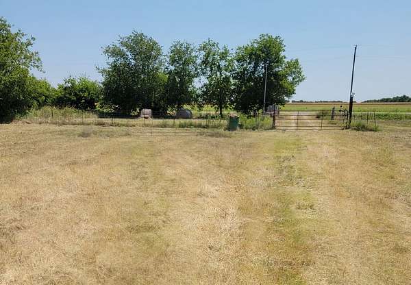 11 Acres of Land for Sale in Leonard, Texas