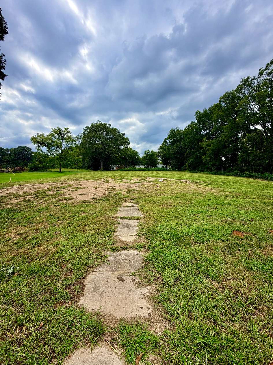1.25 Acres of Residential Land for Sale in Puryear, Tennessee