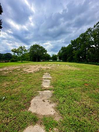 1.25 Acres of Residential Land for Sale in Puryear, Tennessee