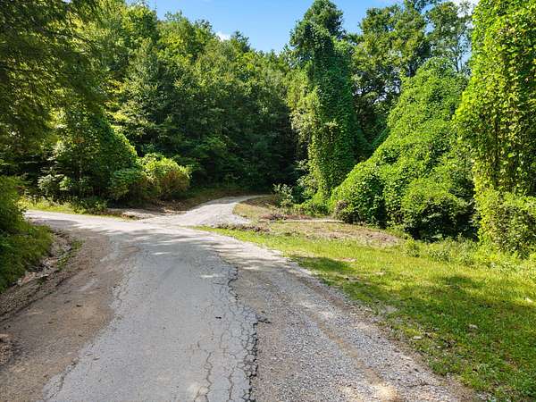 1.29 Acres of Land for Sale in Beattyville, Kentucky