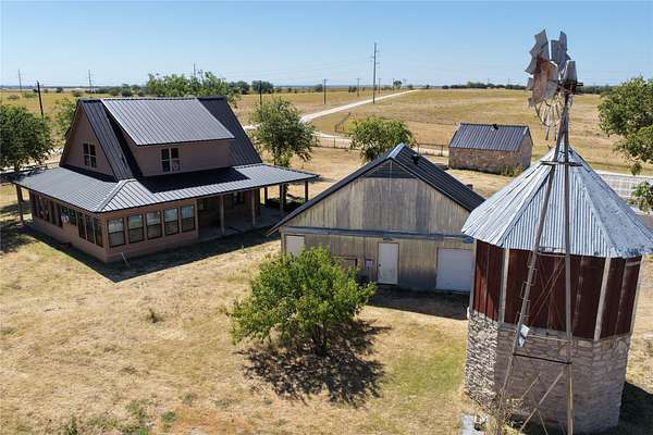 21 Acres of Agricultural Land with Home for Sale in Jonesboro, Texas