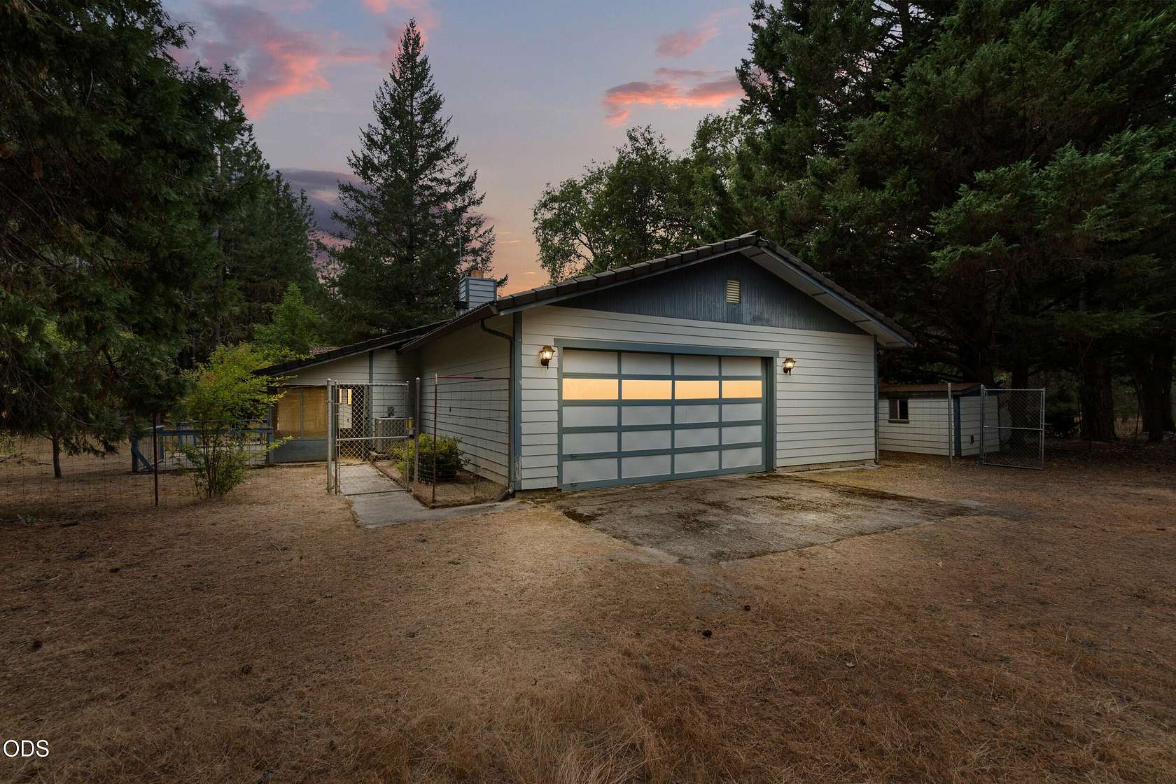 9.82 Acres of Land with Home for Sale in Rogue River, Oregon