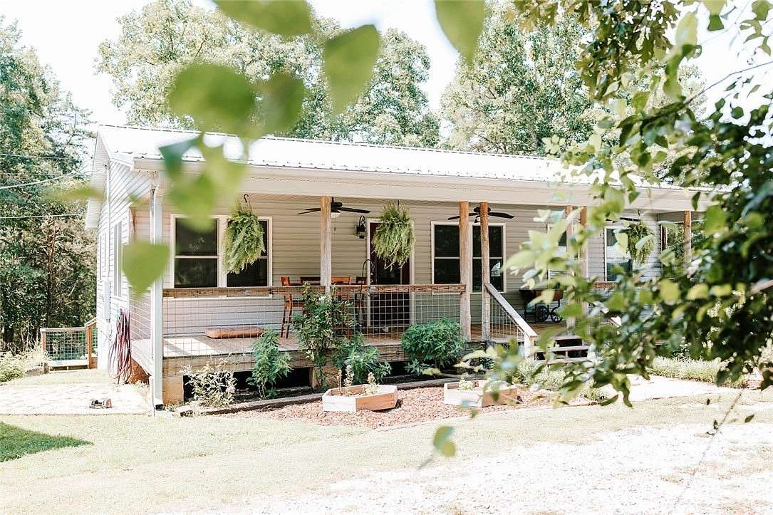 41.4 Acres of Land with Home for Sale in Bowman, Georgia