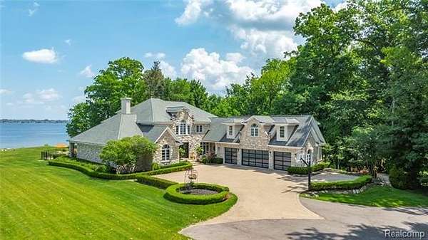 2.38 Acres of Land with Home for Lease in Orchard Lake, Michigan