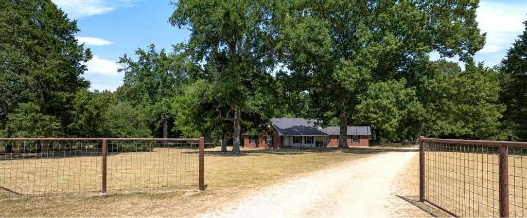 5 Acres of Land with Home for Sale in Eustace, Texas