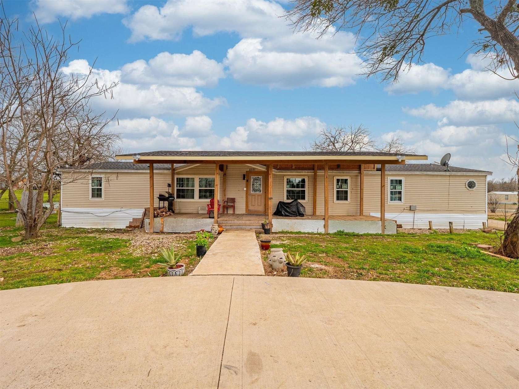 2 Acres of Land with Home for Lease in Quinlan, Texas