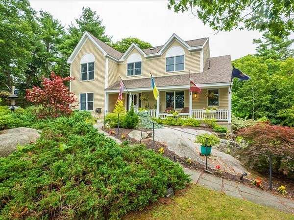 1.82 Acres of Land with Home for Sale in Boothbay Harbor, Maine