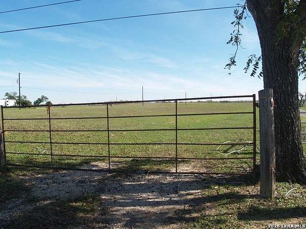 32 Acres of Land for Sale in La Vernia, Texas