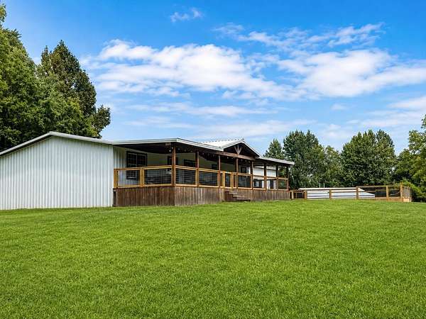 20.5 Acres of Land with Home for Sale in London, Kentucky