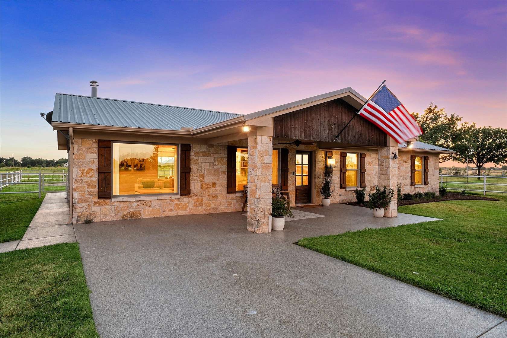 6 Acres of Land with Home for Sale in Waco, Texas
