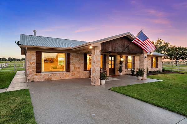 6 Acres of Land with Home for Sale in Waco, Texas