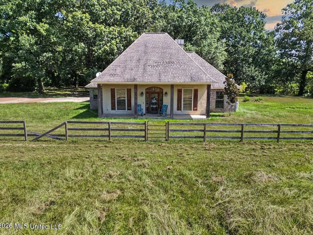 5.24 Acres of Land with Home for Sale in Natchez, Mississippi