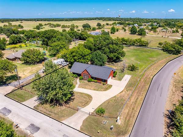 1.5 Acres of Land with Home for Lease in Joshua, Texas