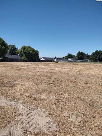 1.19 Acres of Commercial Land for Sale in Grandview, Washington