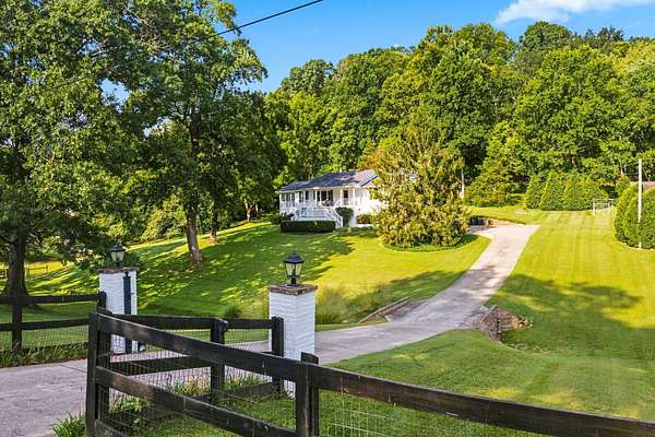 1.7 Acres of Land with Home for Sale in Franklin, Tennessee