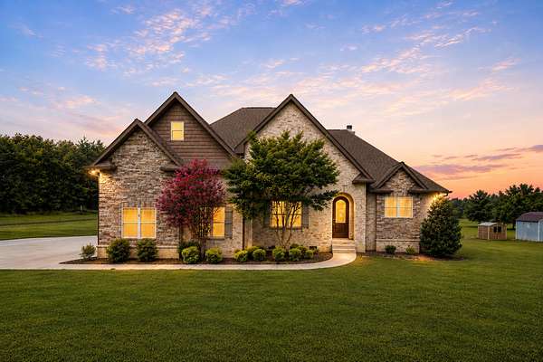 1.64 Acres of Land with Home for Sale in Lebanon, Tennessee