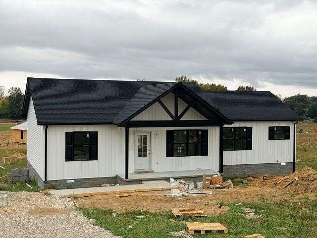 2.29 Acres of Land with Home for Sale in Bowling Green, Kentucky