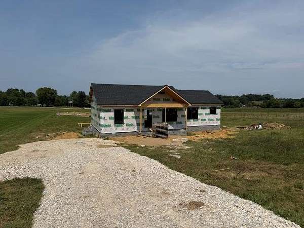 2.29 Acres of Land with Home for Sale in Bowling Green, Kentucky