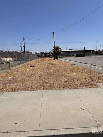 0.1 Acres of Land for Sale in Delano, California