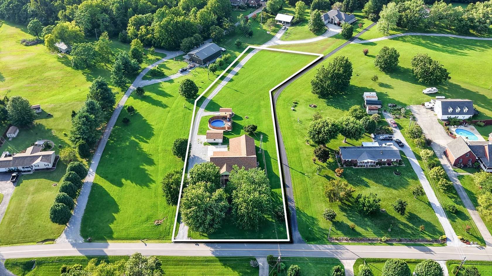 1.72 Acres of Land with Home for Auction in Cottontown, Tennessee