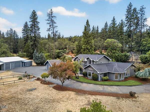 2.16 Acres of Land with Home for Sale in Jacksonville, Oregon