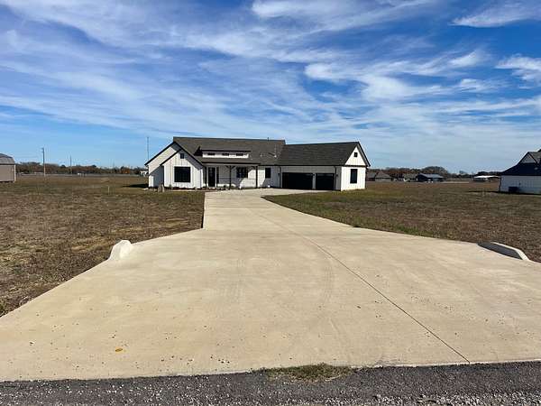 2.11 Acres of Residential Land for Sale in Alvarado, Texas