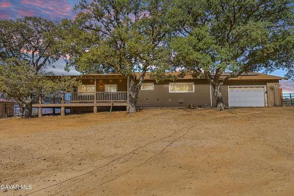2.84 Acres of Land with Home for Sale in Tehachapi, California