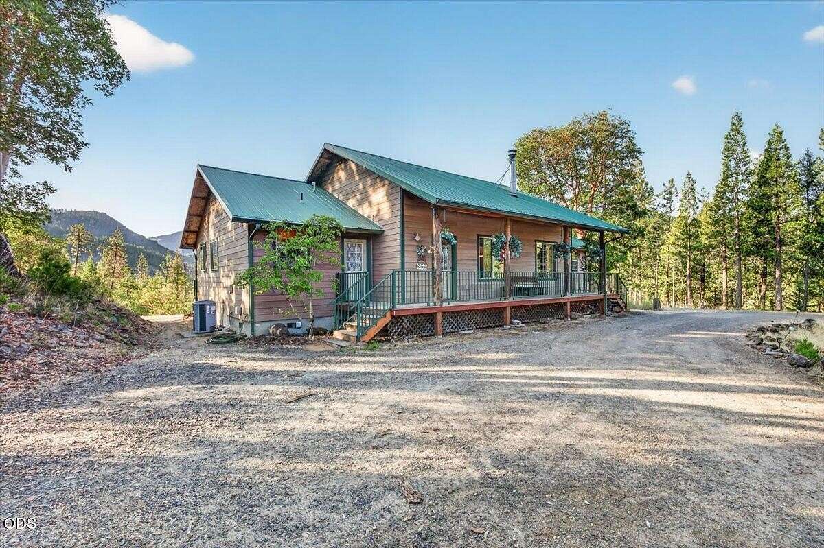 39.7 Acres of Recreational Land with Home for Sale in Eagle Point, Oregon