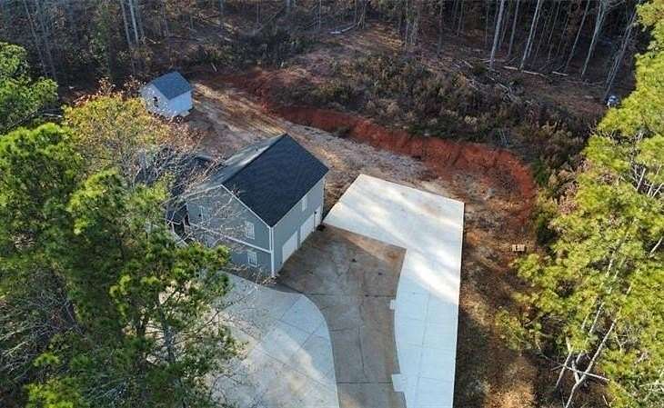 2 Acres of Land with Home for Lease in Powder Springs, Georgia