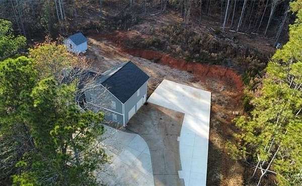 2 Acres of Land with Home for Lease in Powder Springs, Georgia