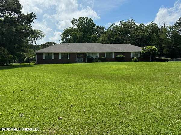 2.5 Acres of Land with Home for Lease in Canton, Mississippi