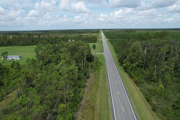 17 Acres of Recreational & Residential Land for Sale in Wewahitchka, Florida