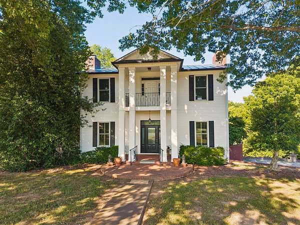 3.56 Acres of Land with Home for Sale in Columbia, Tennessee