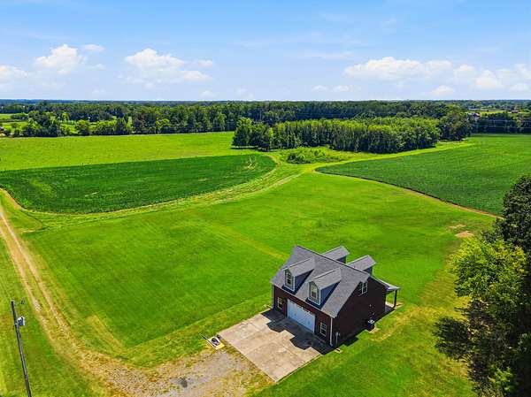 15 Acres of Recreational Land with Home for Sale in Portland, Tennessee