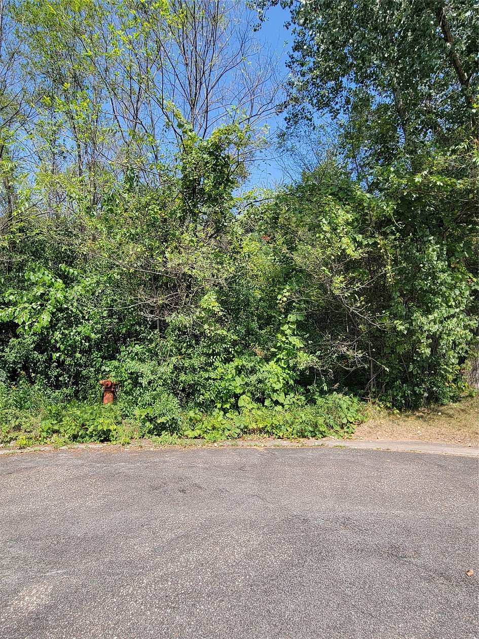 0.61 Acres of Residential Land for Sale in Eau Claire, Wisconsin