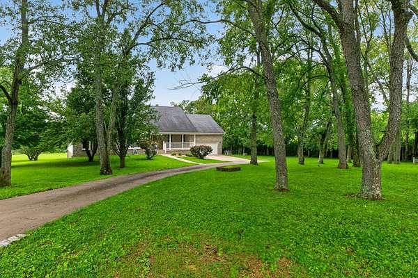 5.4 Acres of Land with Home for Lease in Nicholasville, Kentucky