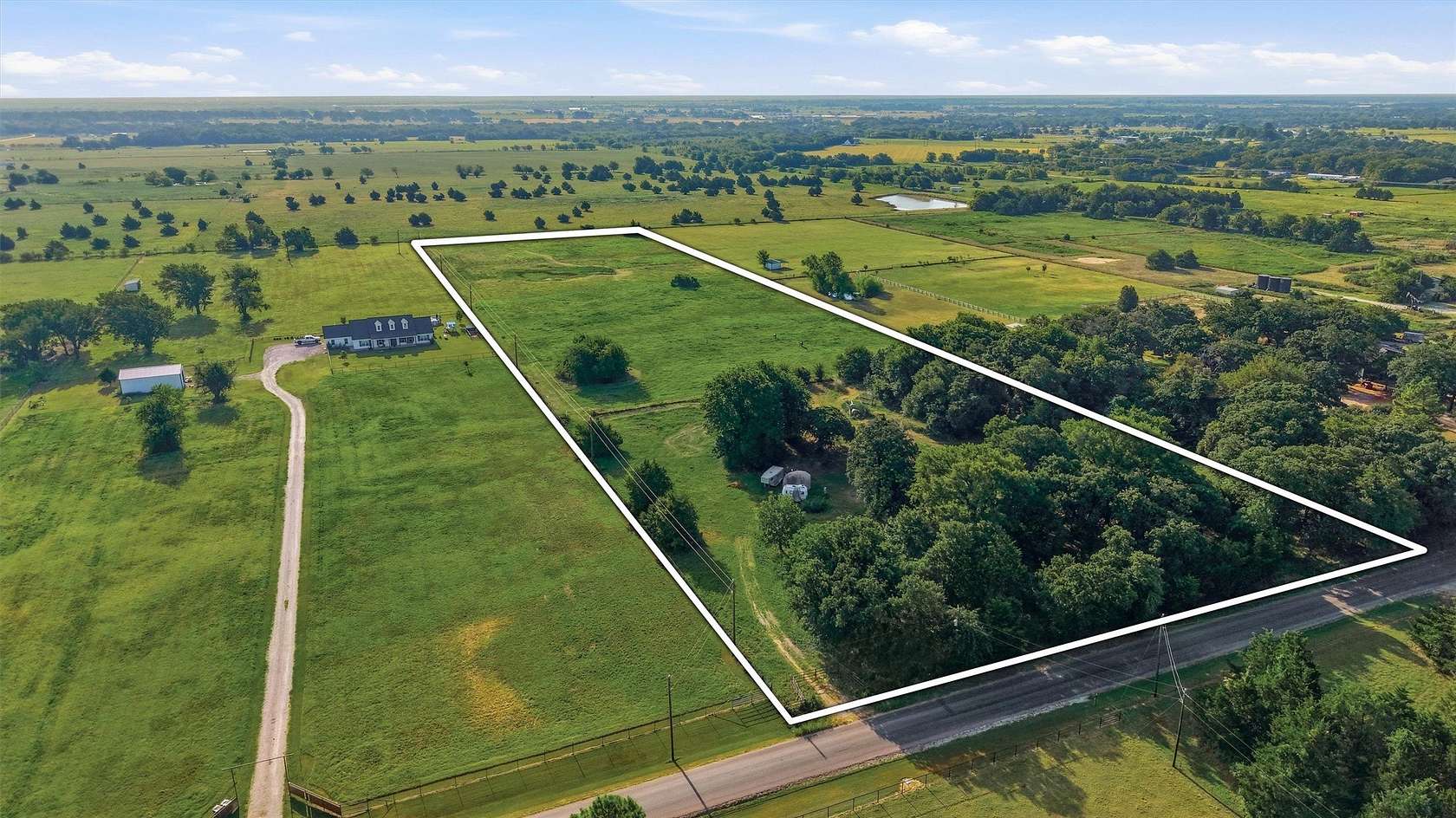 10 Acres of Land for Sale in Whitesboro, Texas