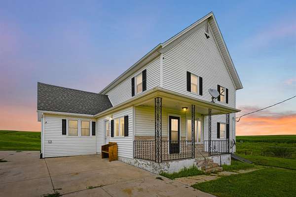 22 Acres of Agricultural Land with Home for Sale in Spragueville, Iowa