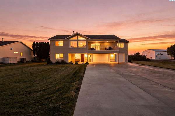 2.36 Acres of Land with Home for Sale in Burbank, Washington