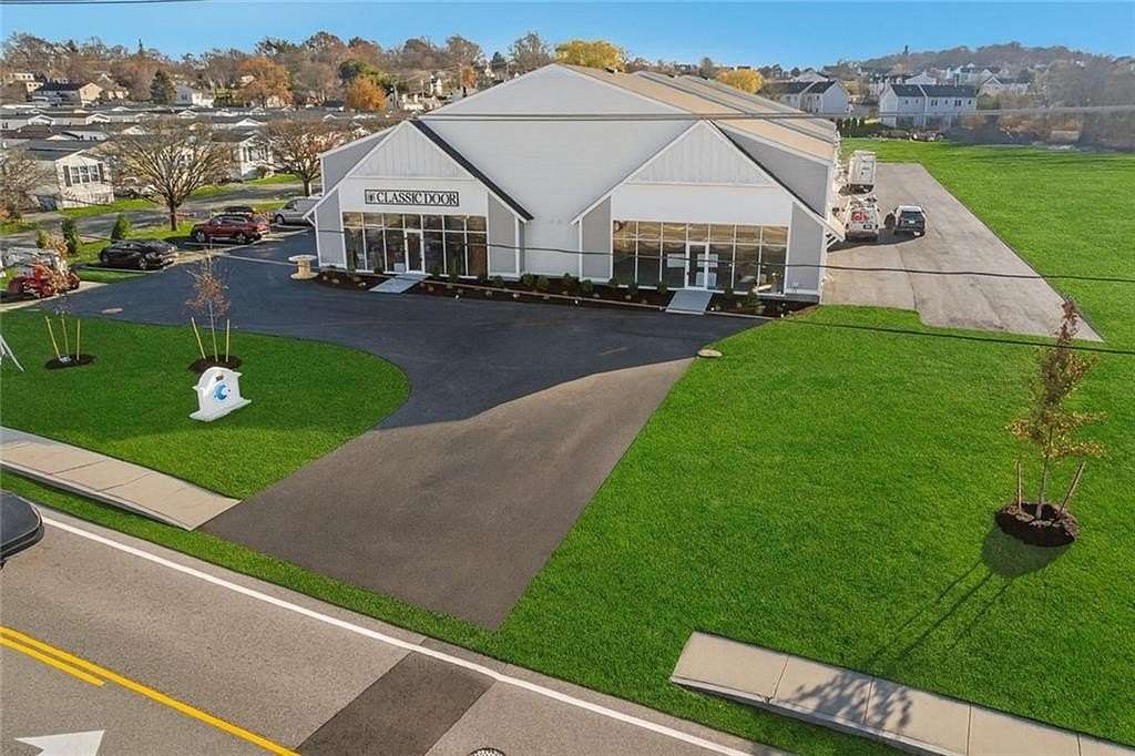 3.86 Acres of Improved Commercial Land for Sale in Middletown, Rhode Island