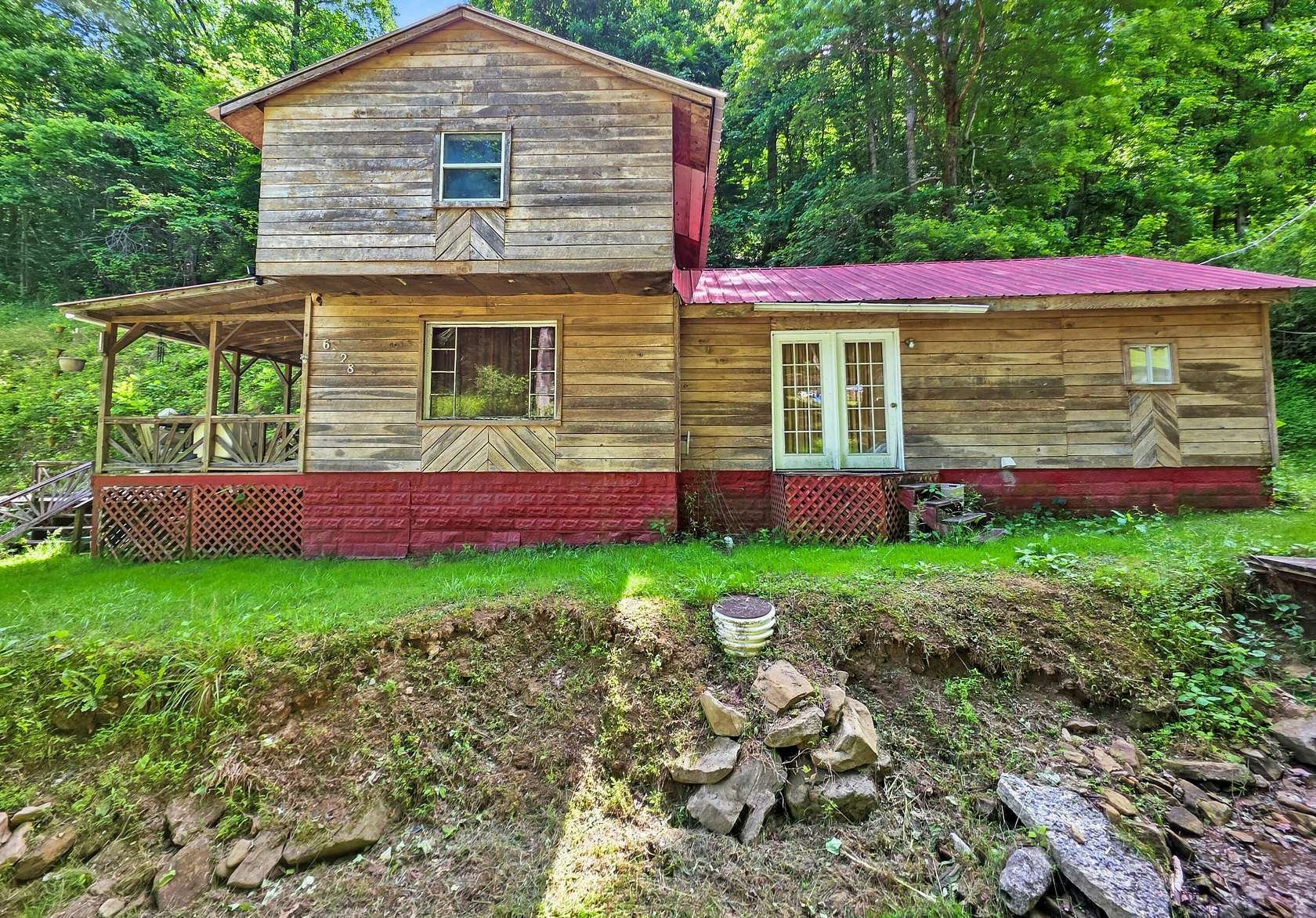 21 Acres of Recreational Land with Home for Sale in McVeigh, Kentucky